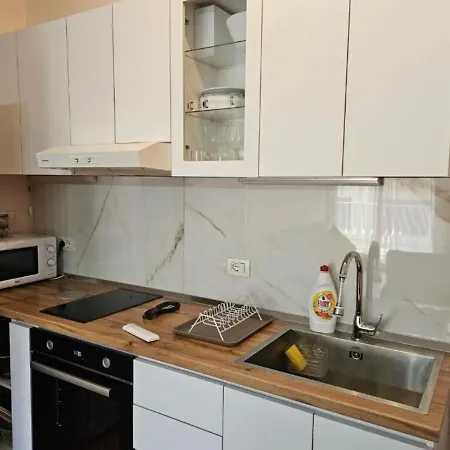 Kalpazo Myslym Shyri Apartman *