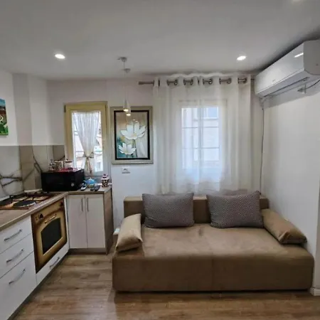 Kalpazo Myslym Shyri Апартаменты *