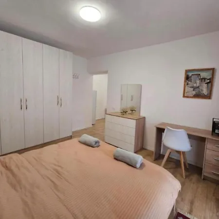 Kalpazo Myslym Shyri * Тирана