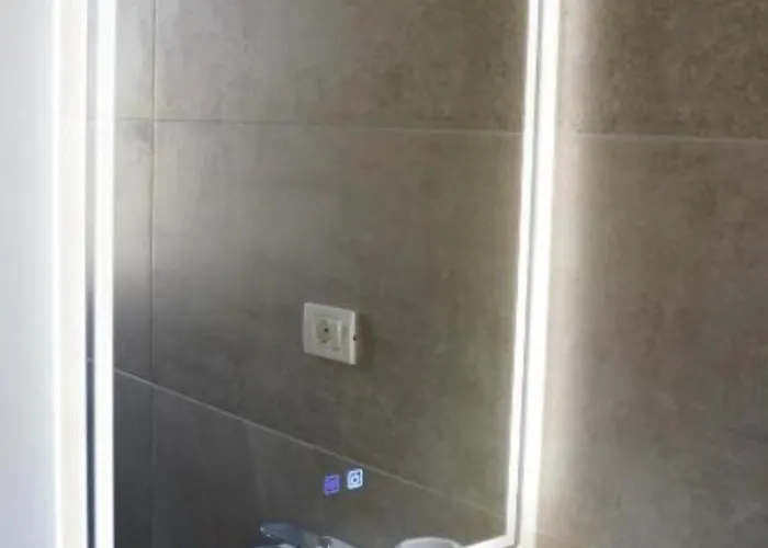 Kalpazo Myslym Shyri شقة تيرانا